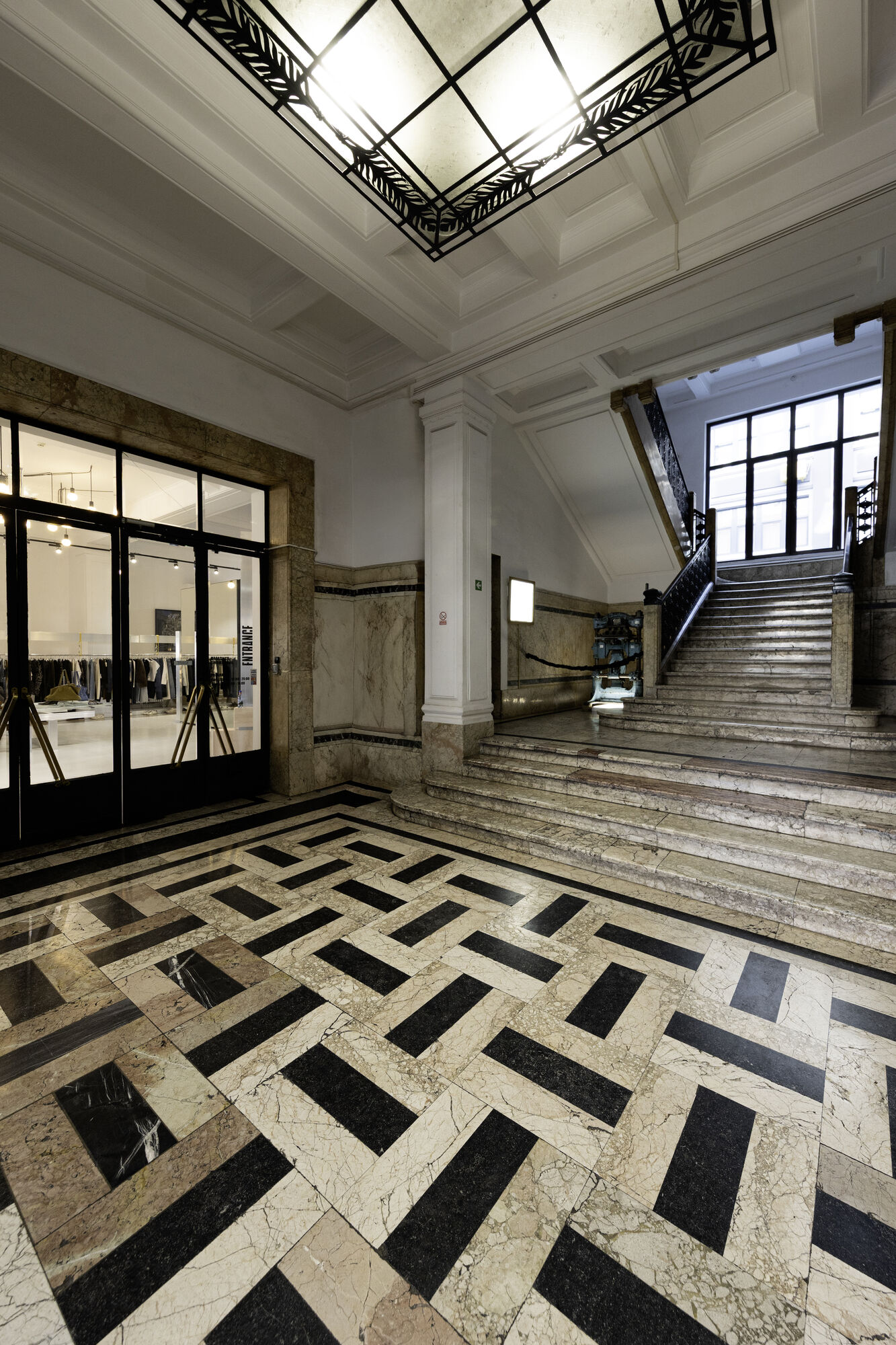 Universul Palace — lobby staircase