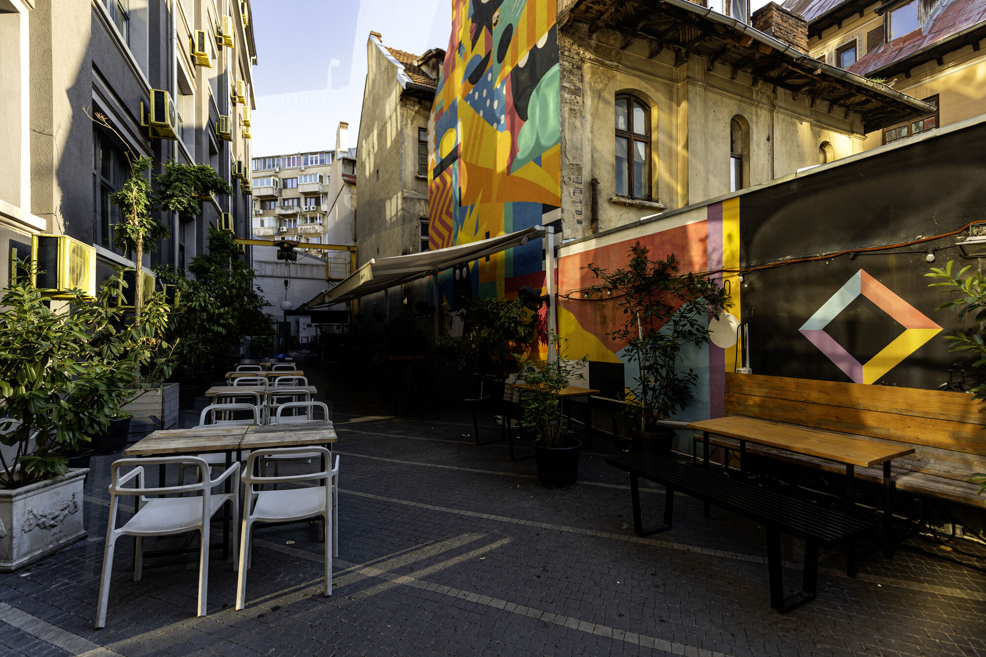 Universul Palace — terrace courtyard